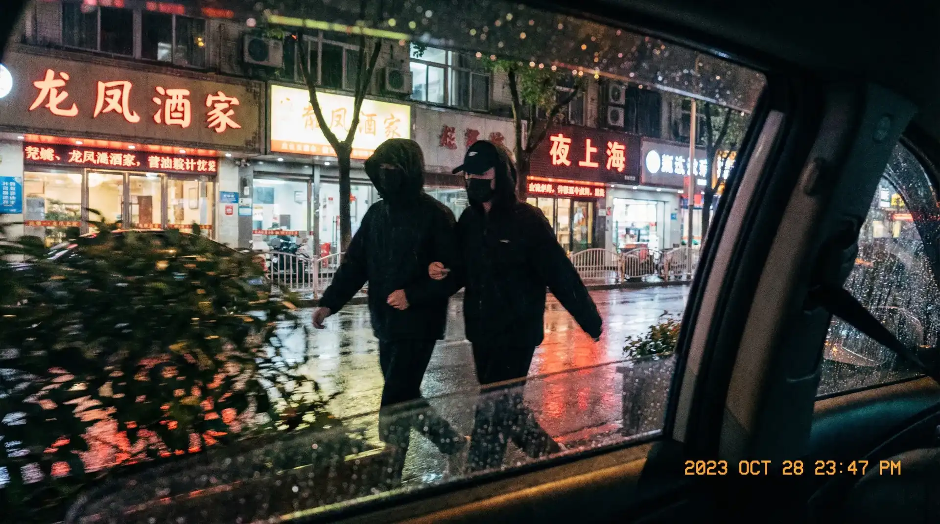 捷克街头 - 顶流明星深夜密会现场抓拍照片